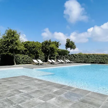 Apartment Mini-villa Dans Avec Piscine T2 *