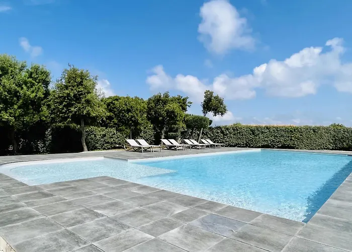 Апартаменты Mini-villa Dans Avec Piscine T2 *